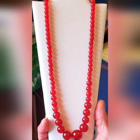 BEAUTIFUL N RARE 18" GRADUATED RED JADE BEAD NECKLACE - Picture 1 of 7